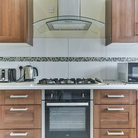 Royal Living Properties Villa Hillingdon Dış mekan fotoğraf