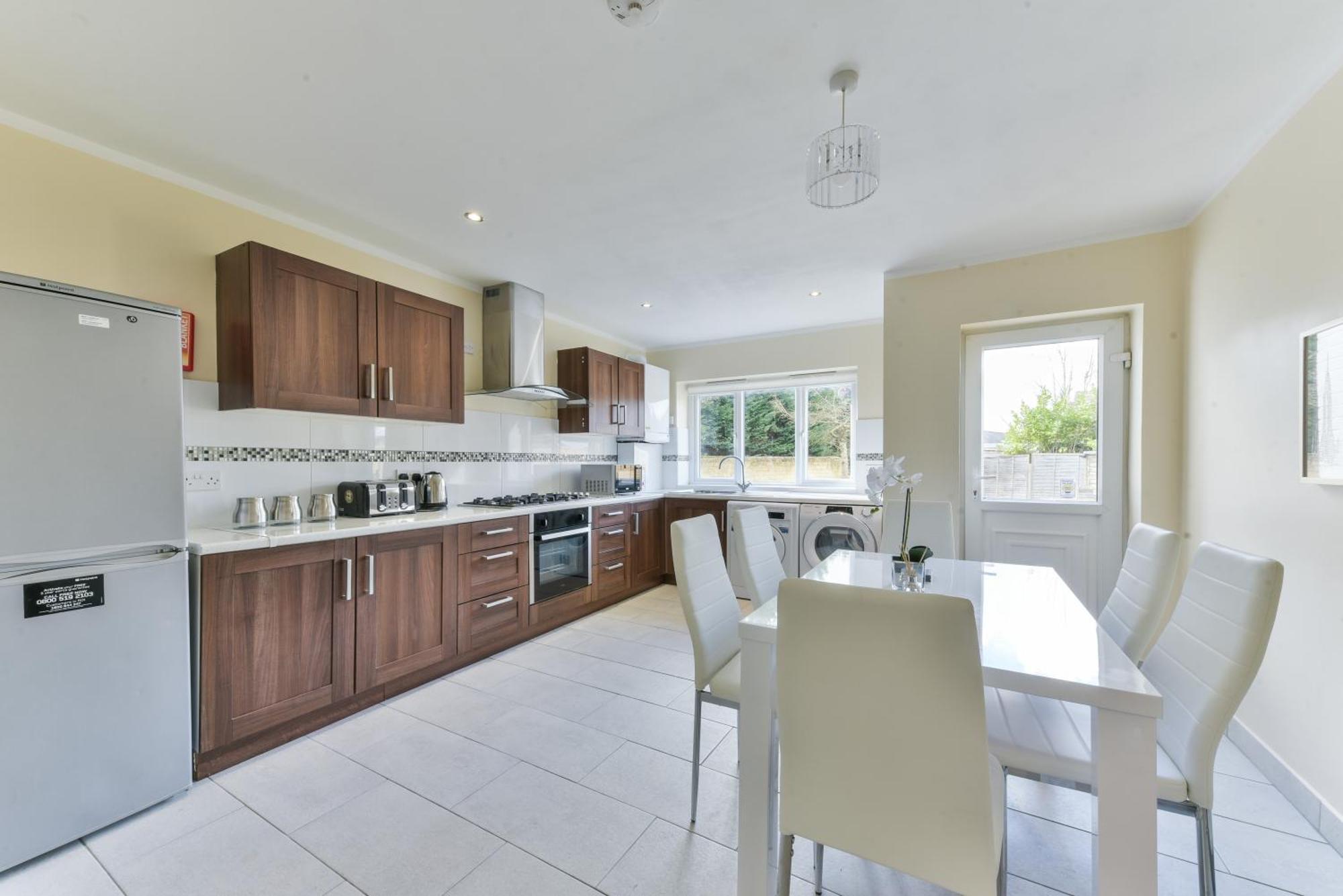Royal Living Properties Villa Hillingdon Dış mekan fotoğraf