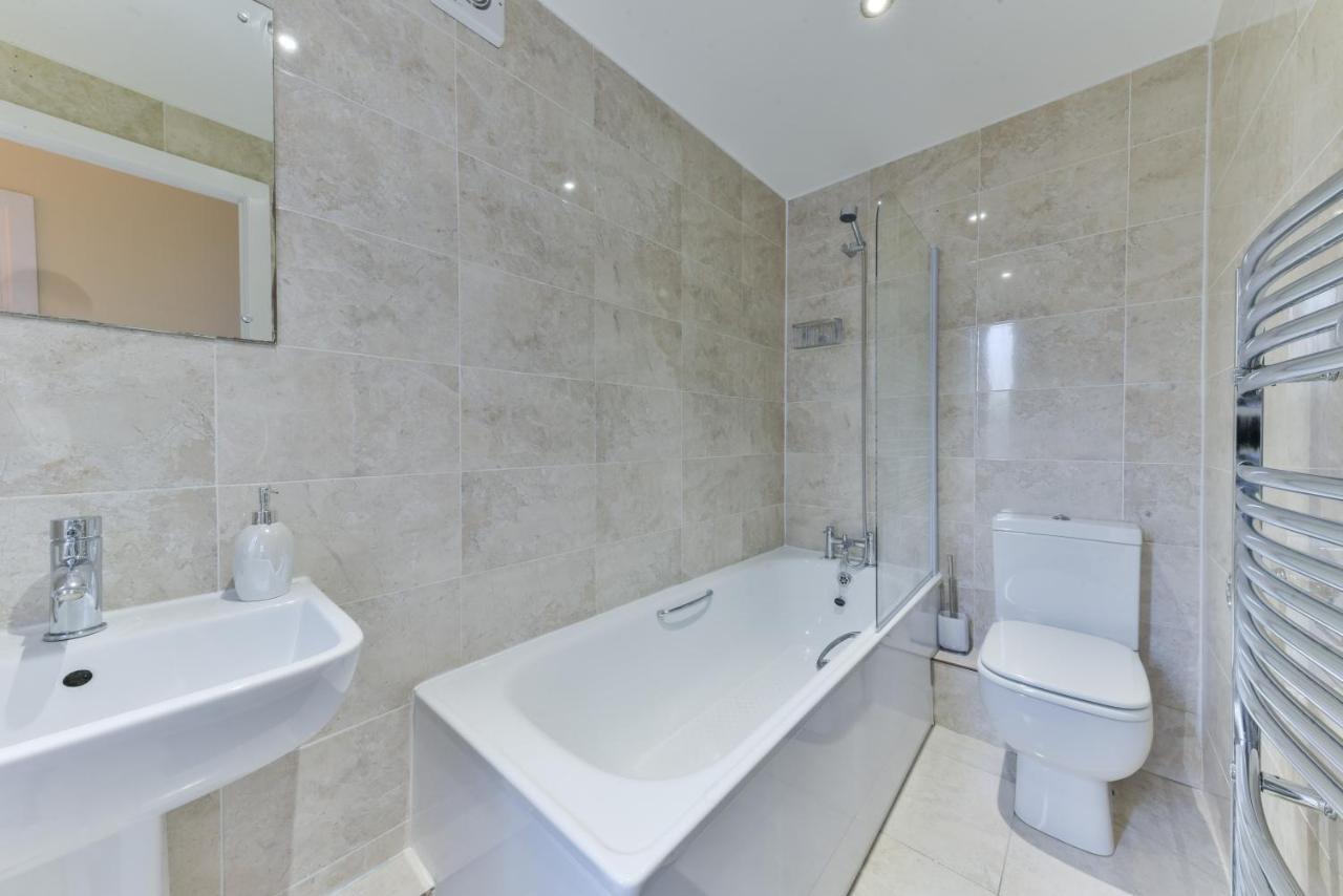 Royal Living Properties Villa Hillingdon Dış mekan fotoğraf