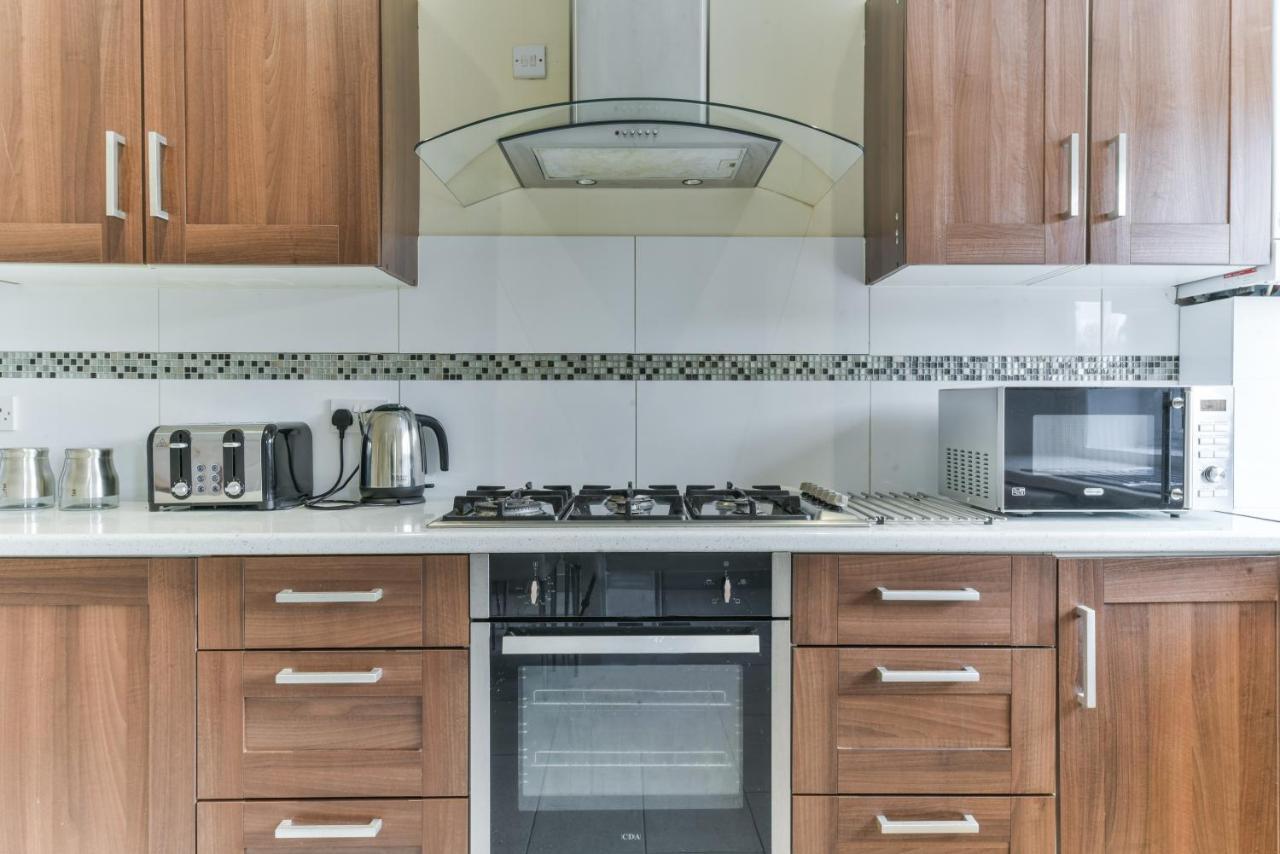 Royal Living Properties Villa Hillingdon Dış mekan fotoğraf