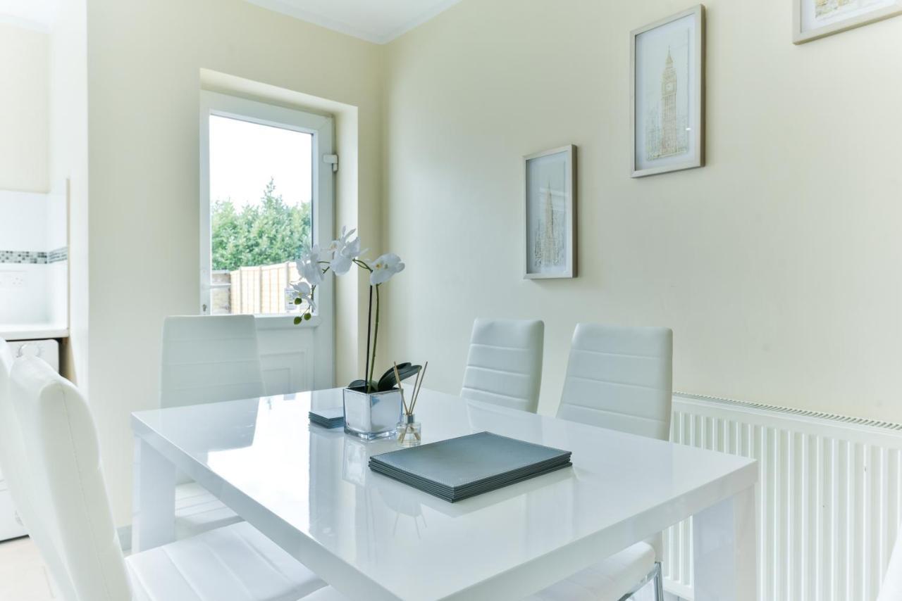 Royal Living Properties Villa Hillingdon Dış mekan fotoğraf