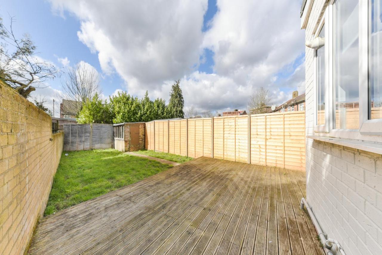 Royal Living Properties Villa Hillingdon Dış mekan fotoğraf